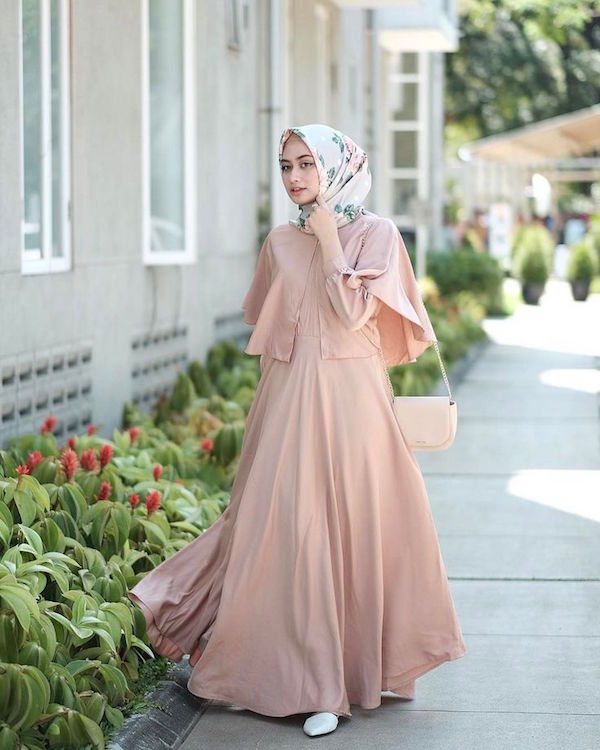 Jangan Takut, Ini Dia Rahasia Style Outfit Hijab Syar'i Untuk Remaja Tanpa Terkesan Tua