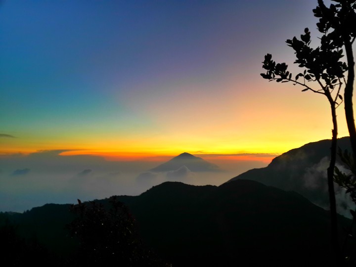 Pecinta Sunrise? Ini 7 Spot Lokasi Paling Keren untuk Lihat Matahari Terbit di Indonesia