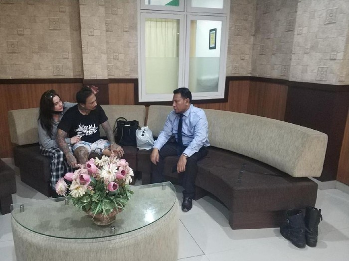 Jerinx dan Nora Alexandra Dipisahkan Jeruji Besi