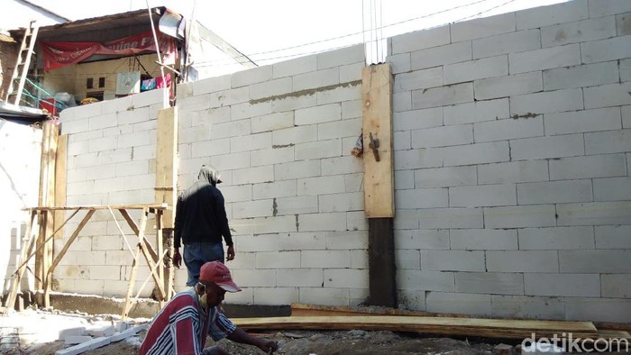 Nasib Malang Kakek-Nenek di Makassar, Akses Ditembok Hingga Terhalang