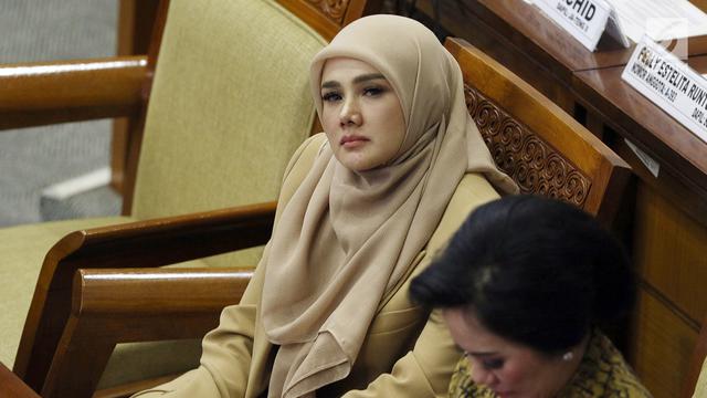 Rapat di DPR, Mulan Jameela Cecar Dirut PLN