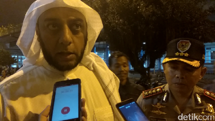 7 Fakta Syekh Ali Jaber Ditusuk Orang Tak Dikenal di Lampung