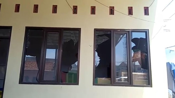 Gerombolan Bermotor Rusak Madrasah di Tasikmalaya