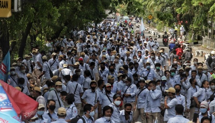 Draf UU Cipta Kerja Versi 812 Halaman: Terjadi Perubahan Pasal Pesangon