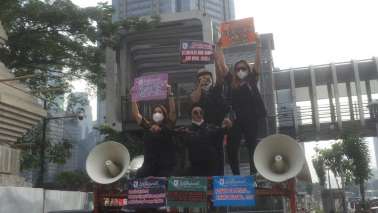 Belasan Perempuan Datangi Polda Minta Gisel Ditetapkan Tersangka